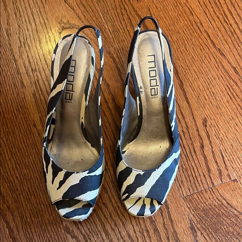 Moda Black and Cream Heels Elegant Design